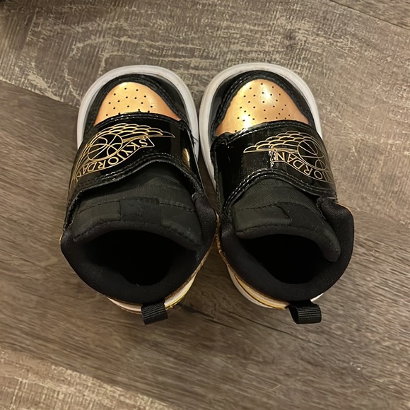 Rare Air Jordan Sky Jordan 1 SE 'Gold Toe' TODDLER 4c - Picture 10 of 10
